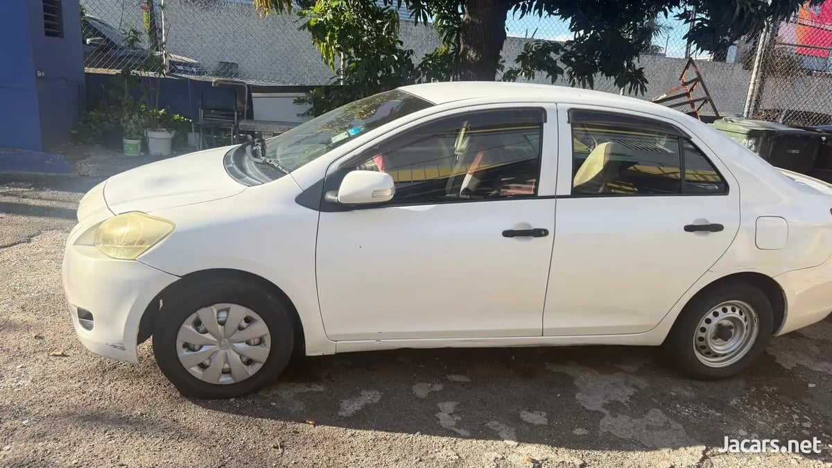 2011 TOYOTA Belta