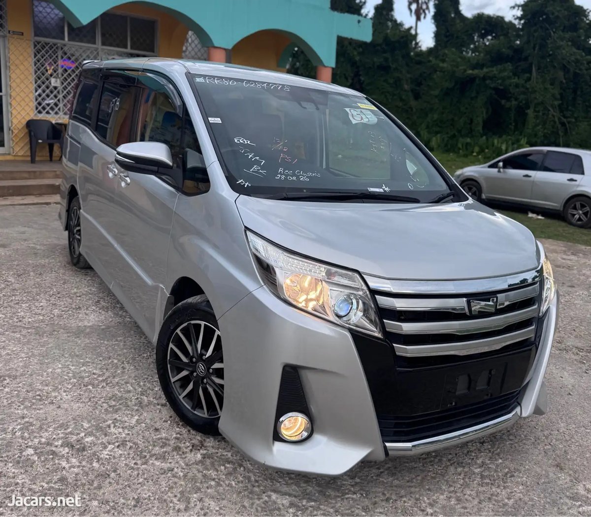 2016 TOYOTA Noah