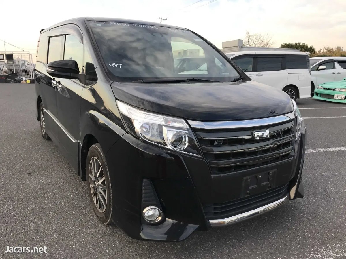 2016 TOYOTA Noah