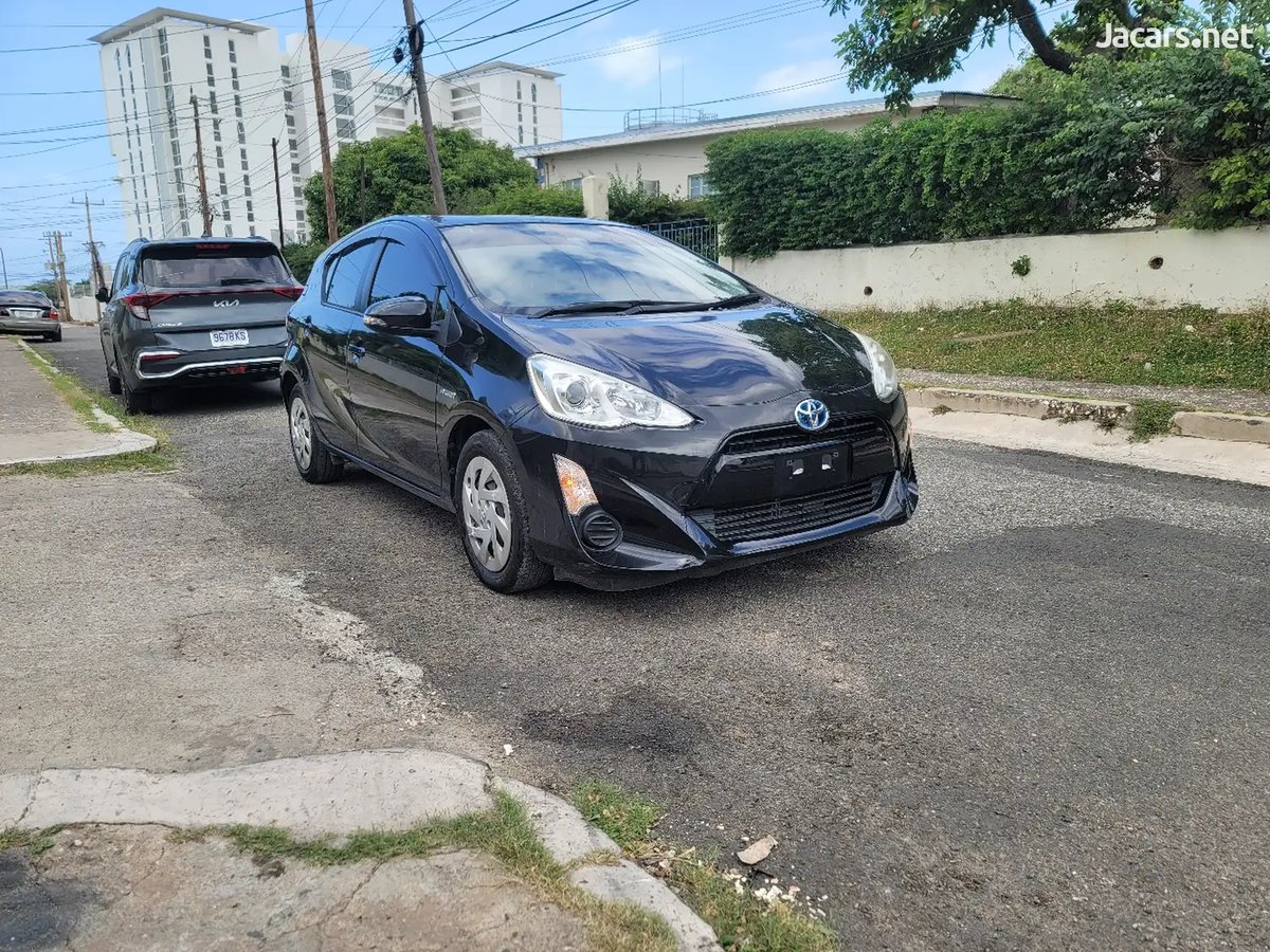 2016 TOYOTA Aqua