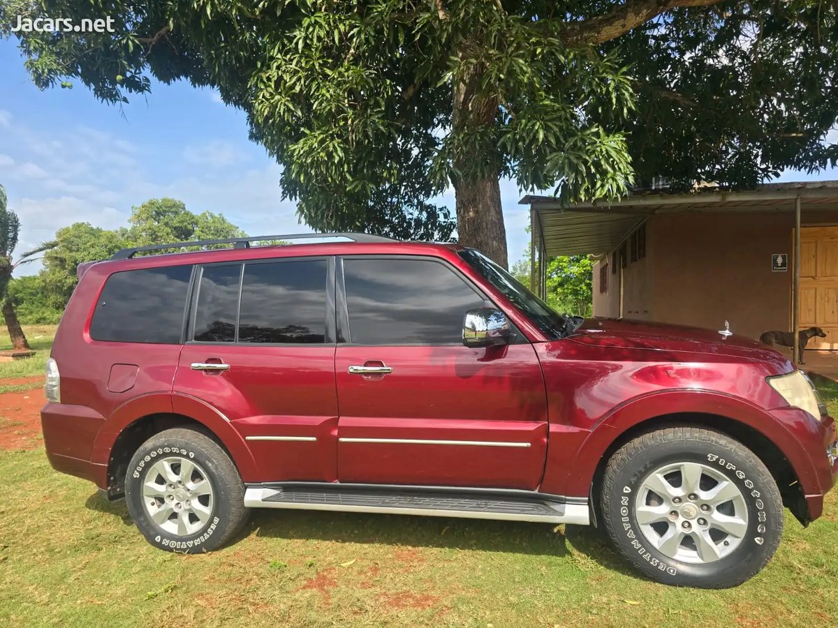 2016 MITSUBISHI Pajero