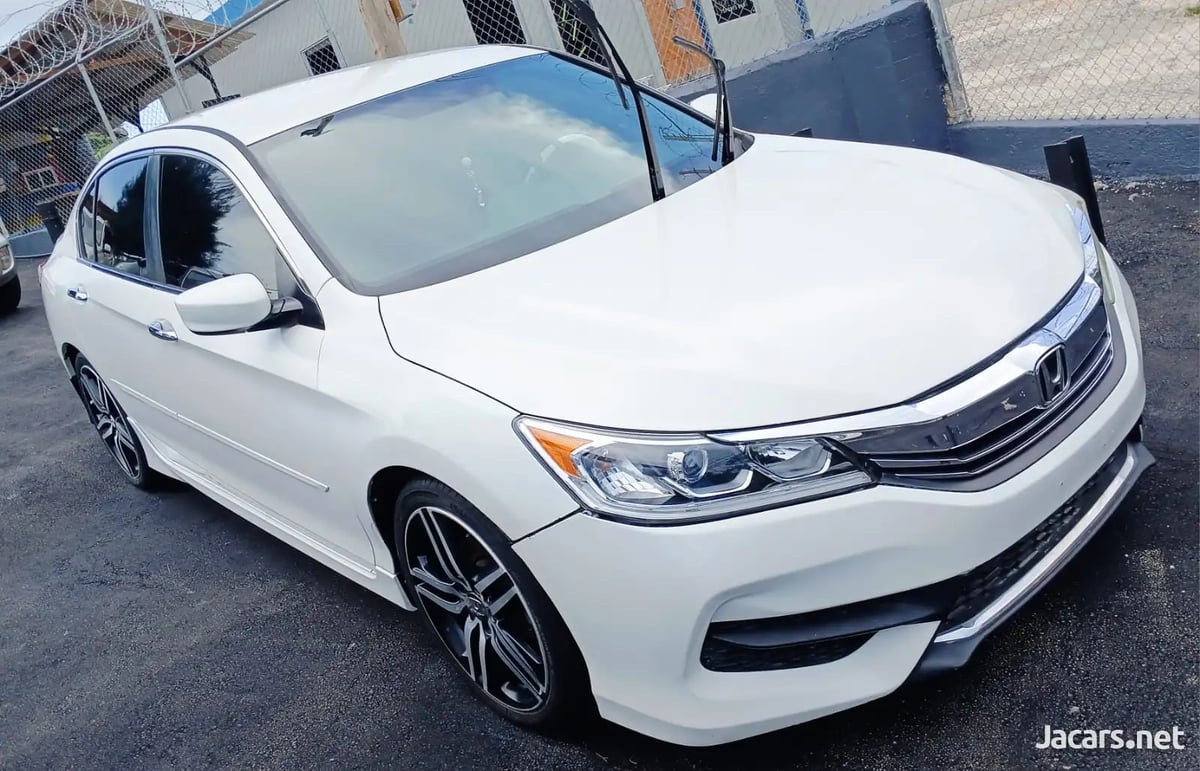 2017 HONDA Accord