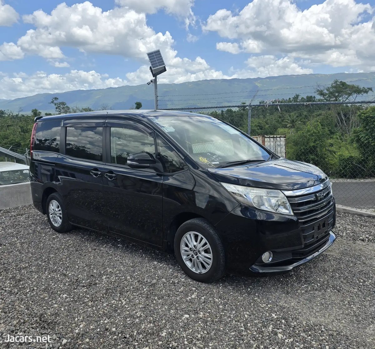 2016 TOYOTA Noah