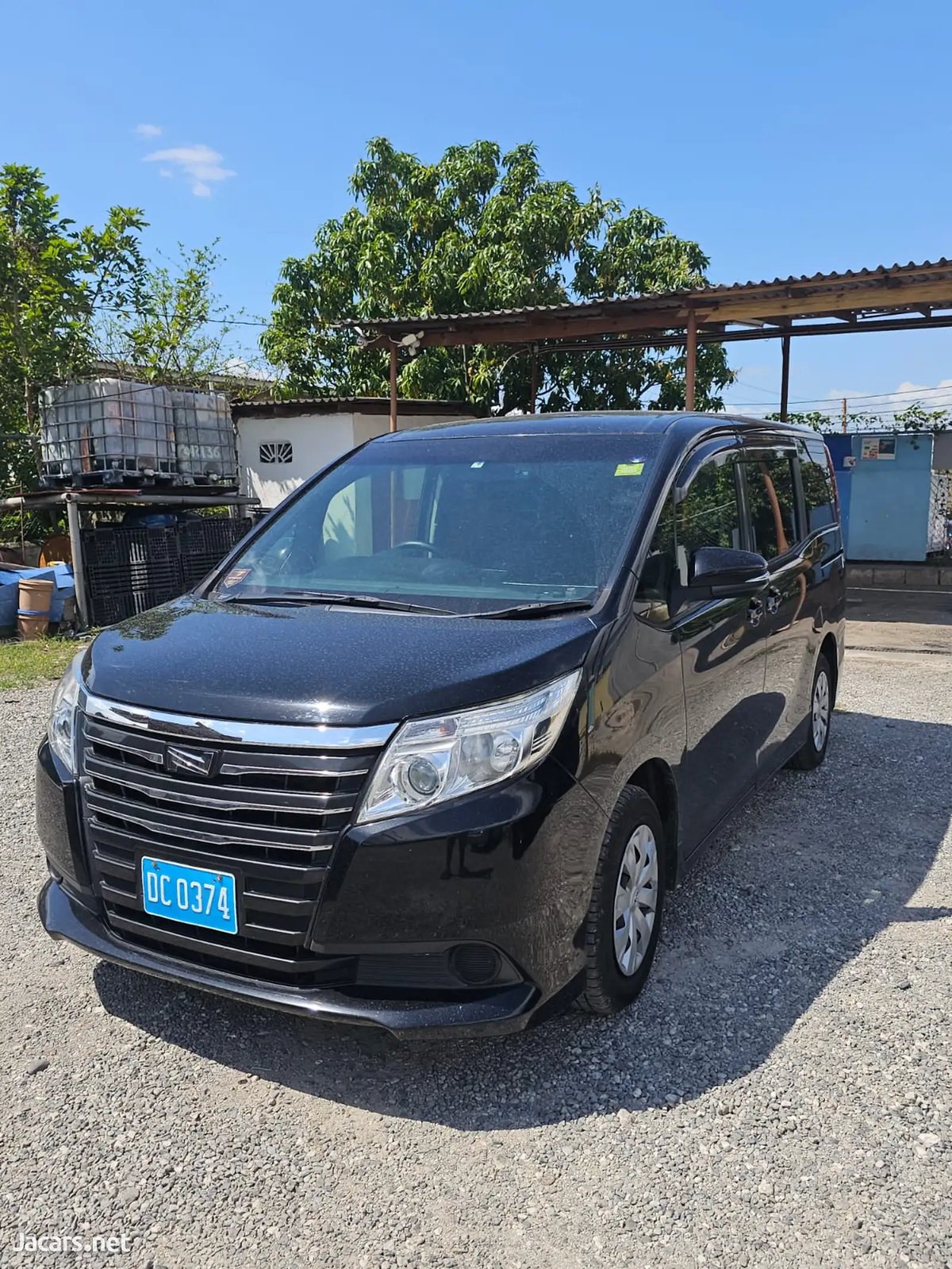 2017 TOYOTA Noah