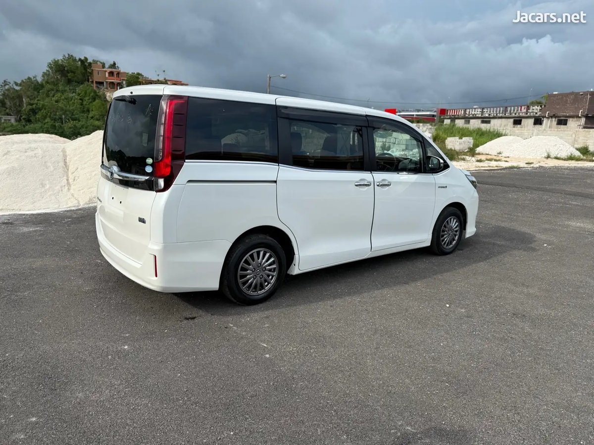 2016 TOYOTA Esquire