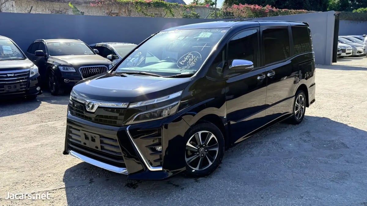 2018 TOYOTA Voxy