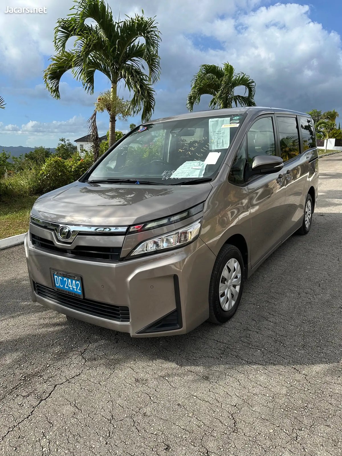 2020 TOYOTA Voxy