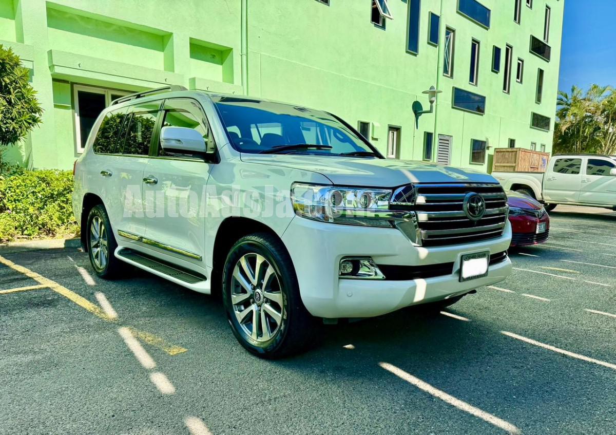2018 TOYOTA LAND CRUISER