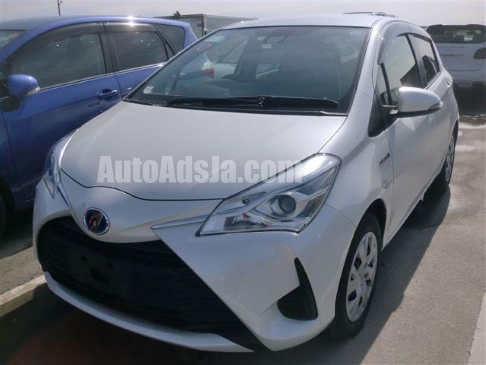 2017 TOYOTA VITZ