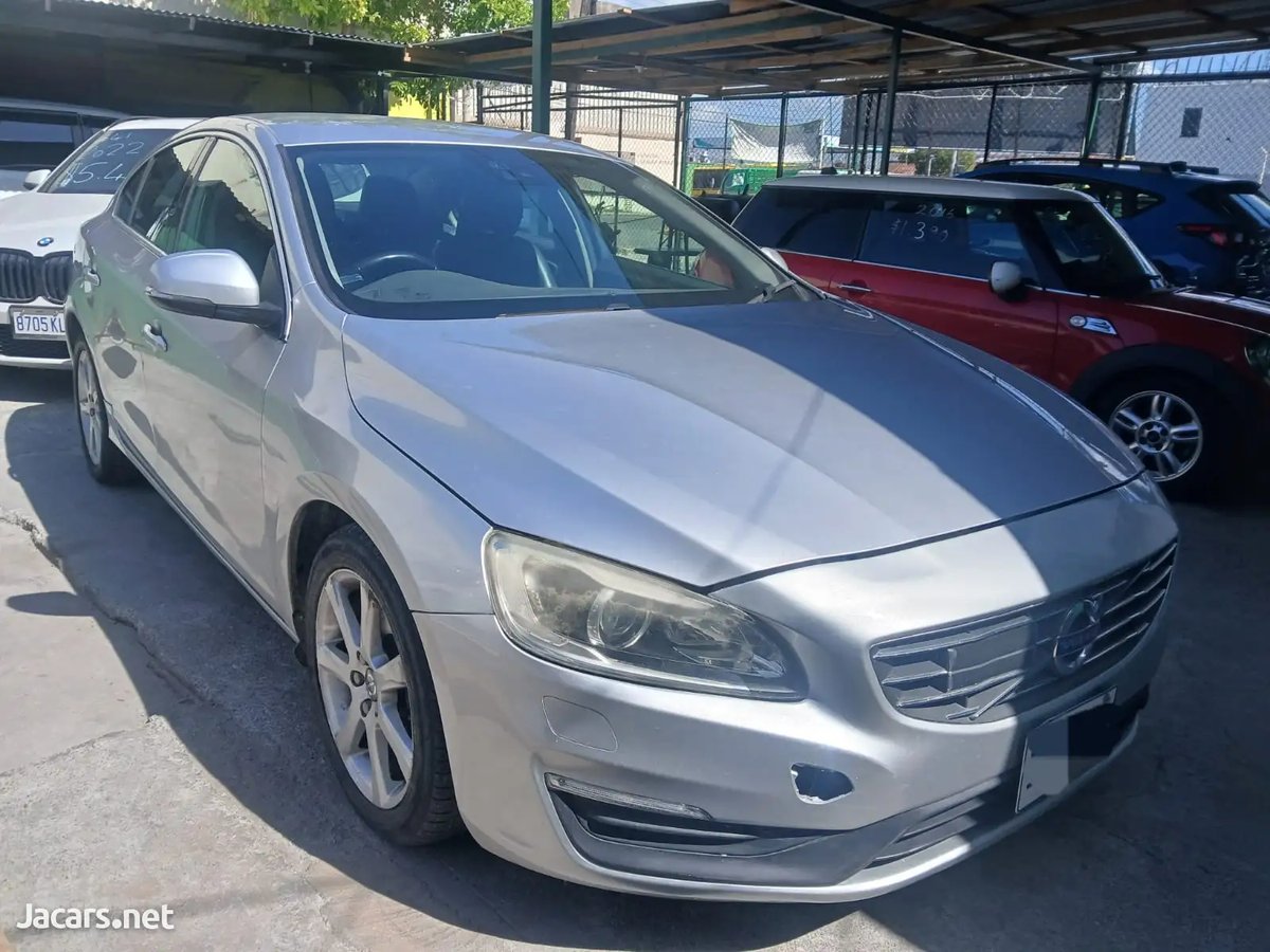 2015 VOLVO S60