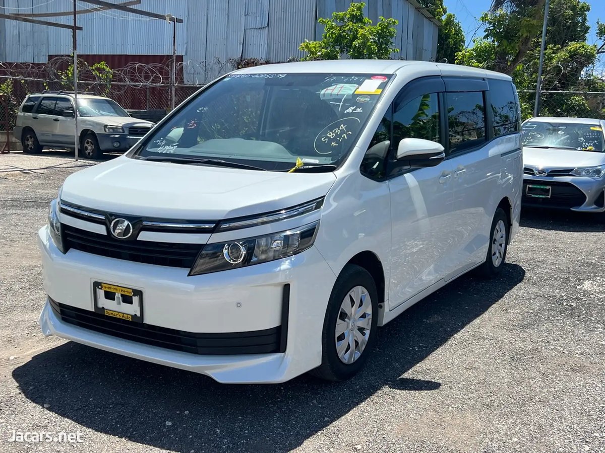 2016 TOYOTA Voxy