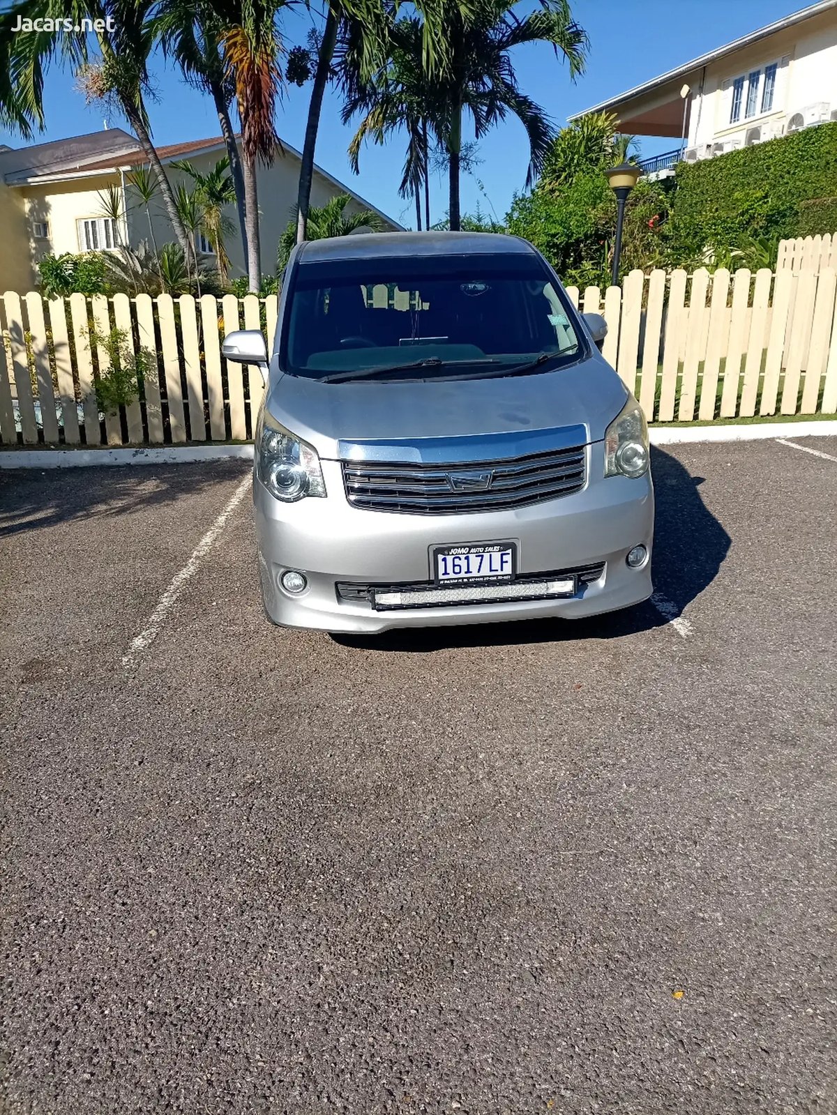 2011 TOYOTA Noah