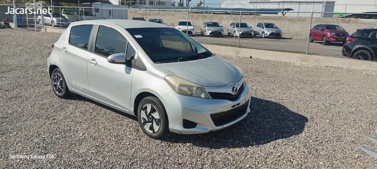 2013 TOYOTA Vitz
