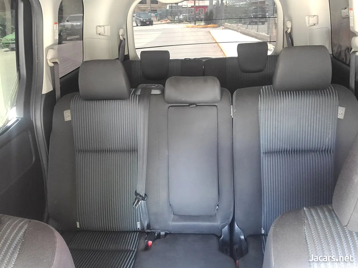 2015 TOYOTA Noah