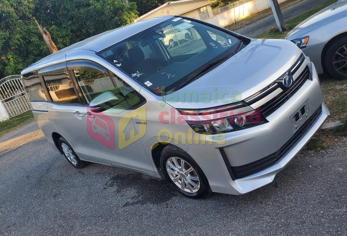 2017 TOYOTA Voxy
