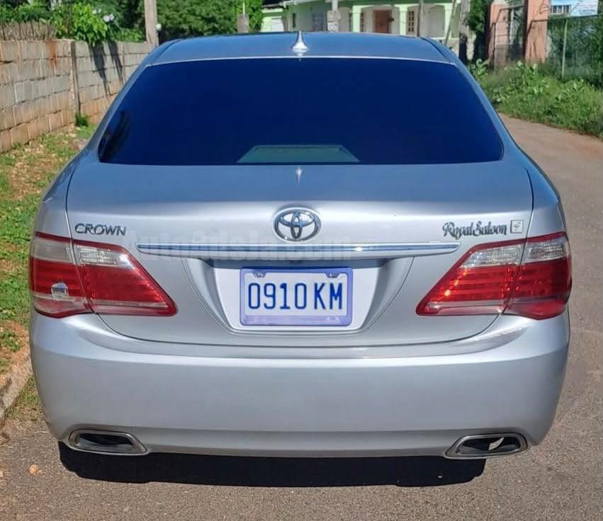 2012 TOYOTA CROWN