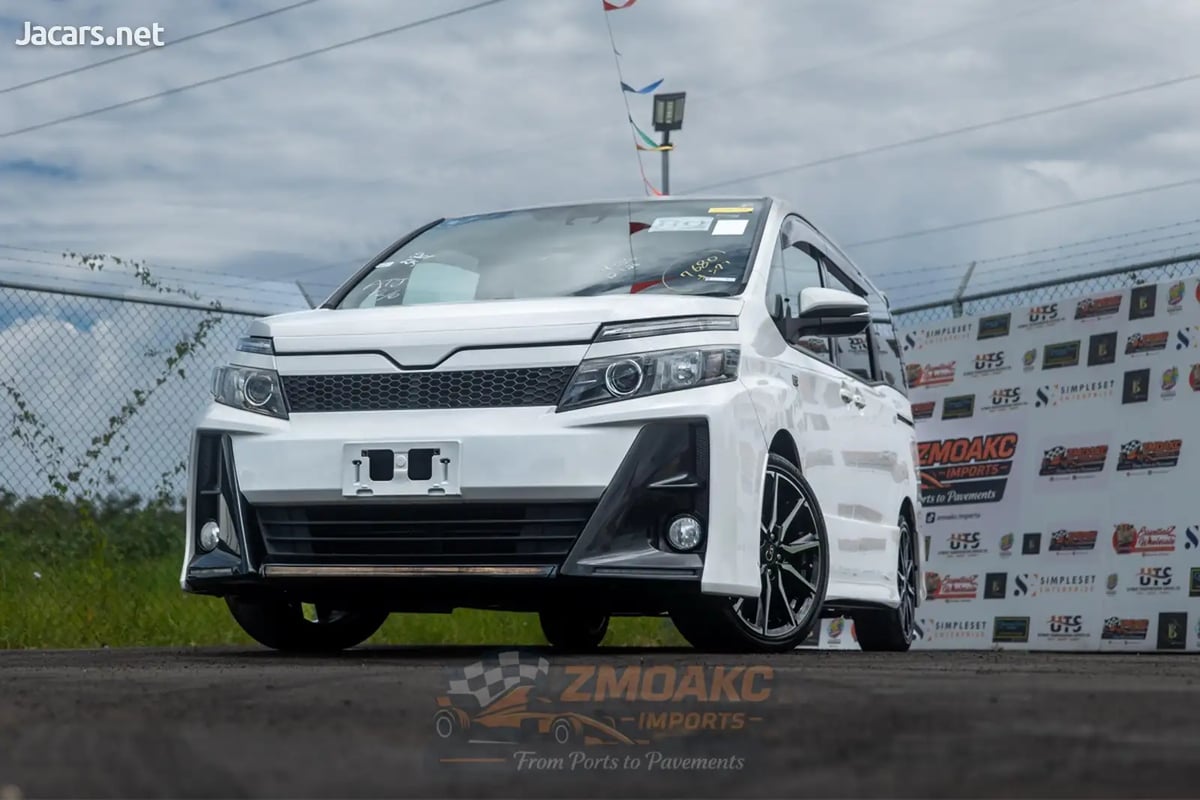 2016 TOYOTA Voxy