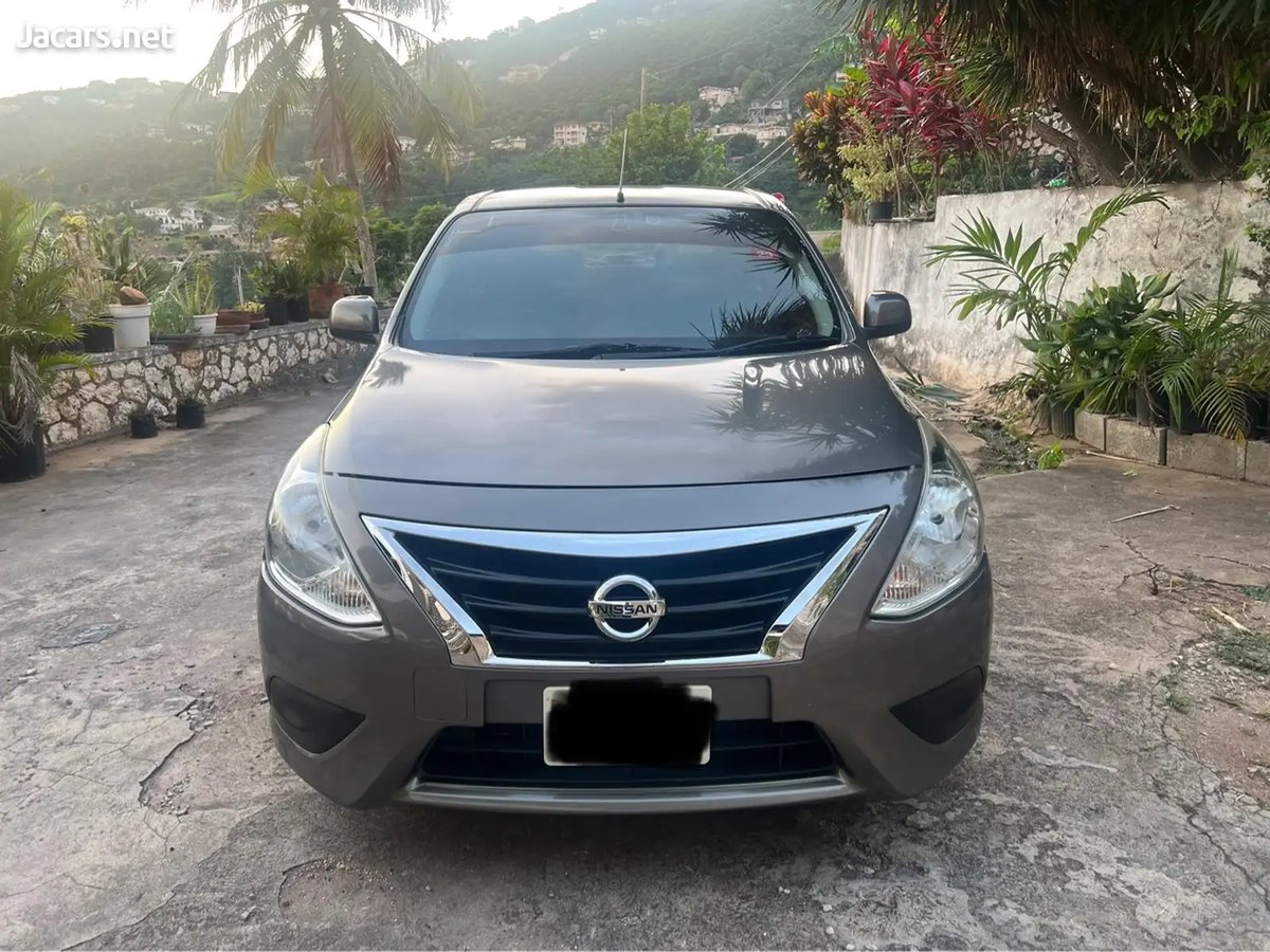 2015 NISSAN Latio