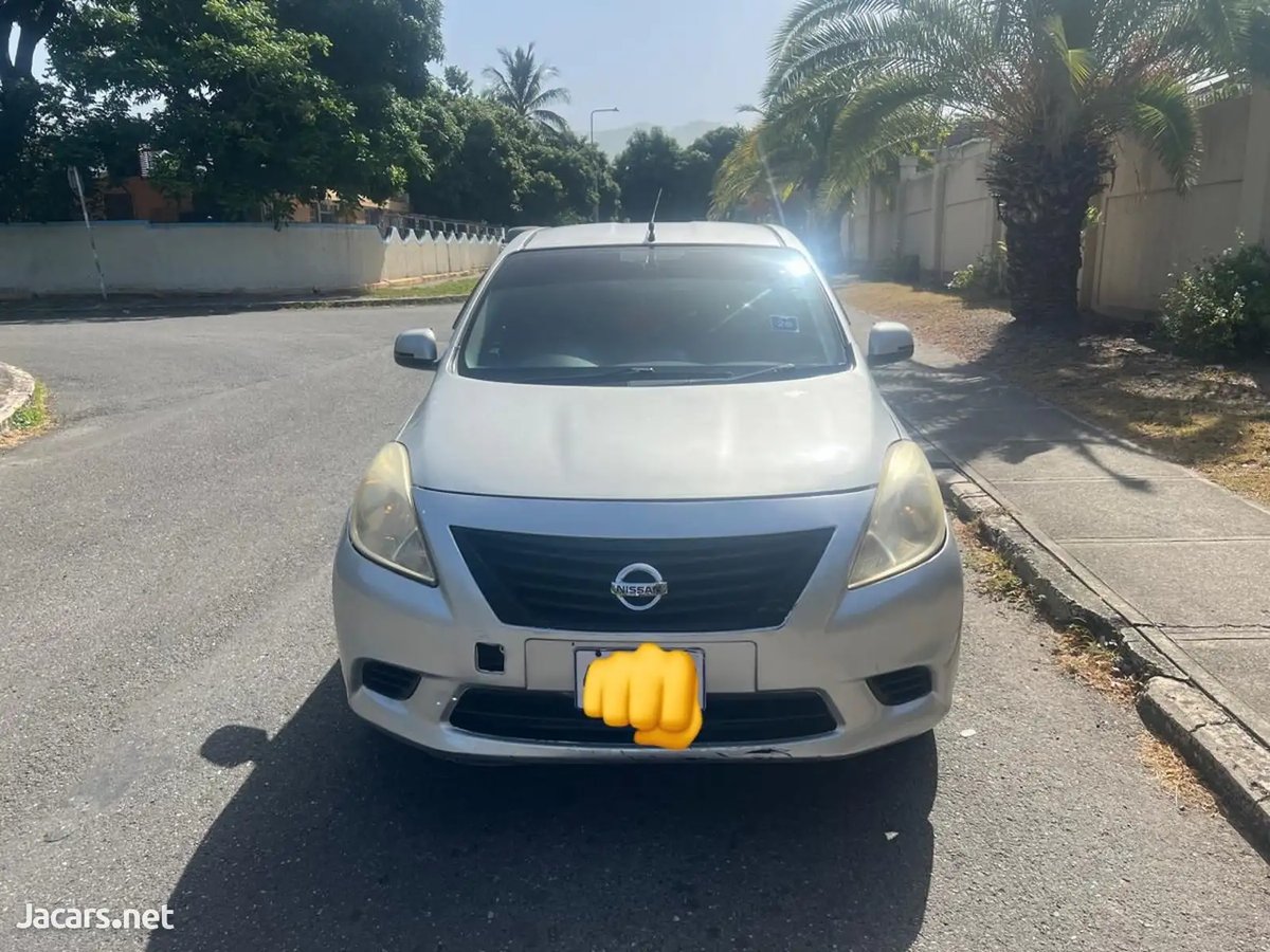 2013 NISSAN Latio