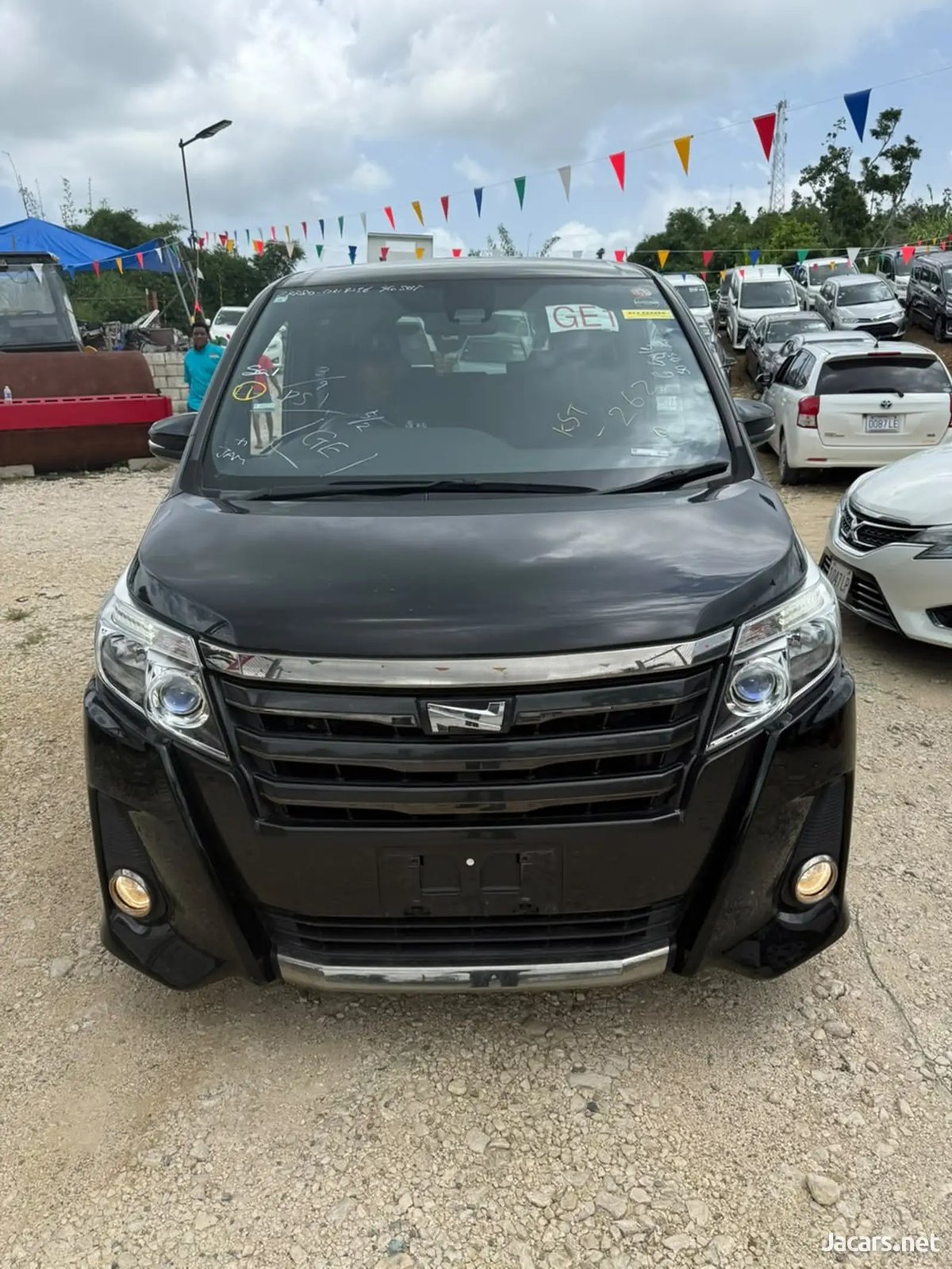 2017 TOYOTA Noah