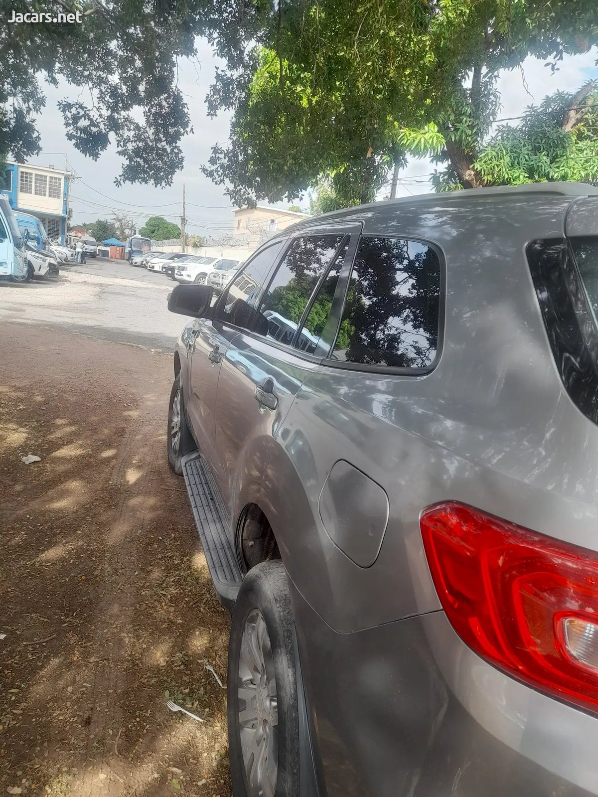 2016 FORD Everest