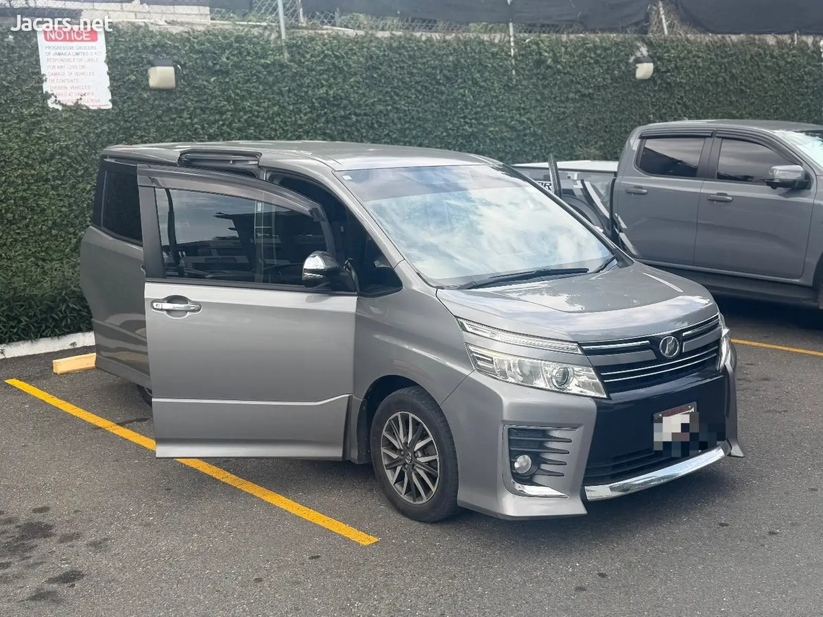 2015 TOYOTA Voxy