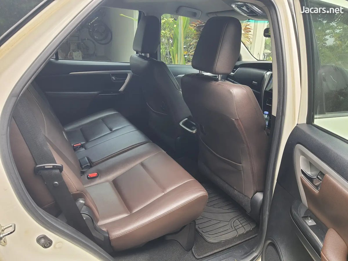 2017 TOYOTA Fortuner
