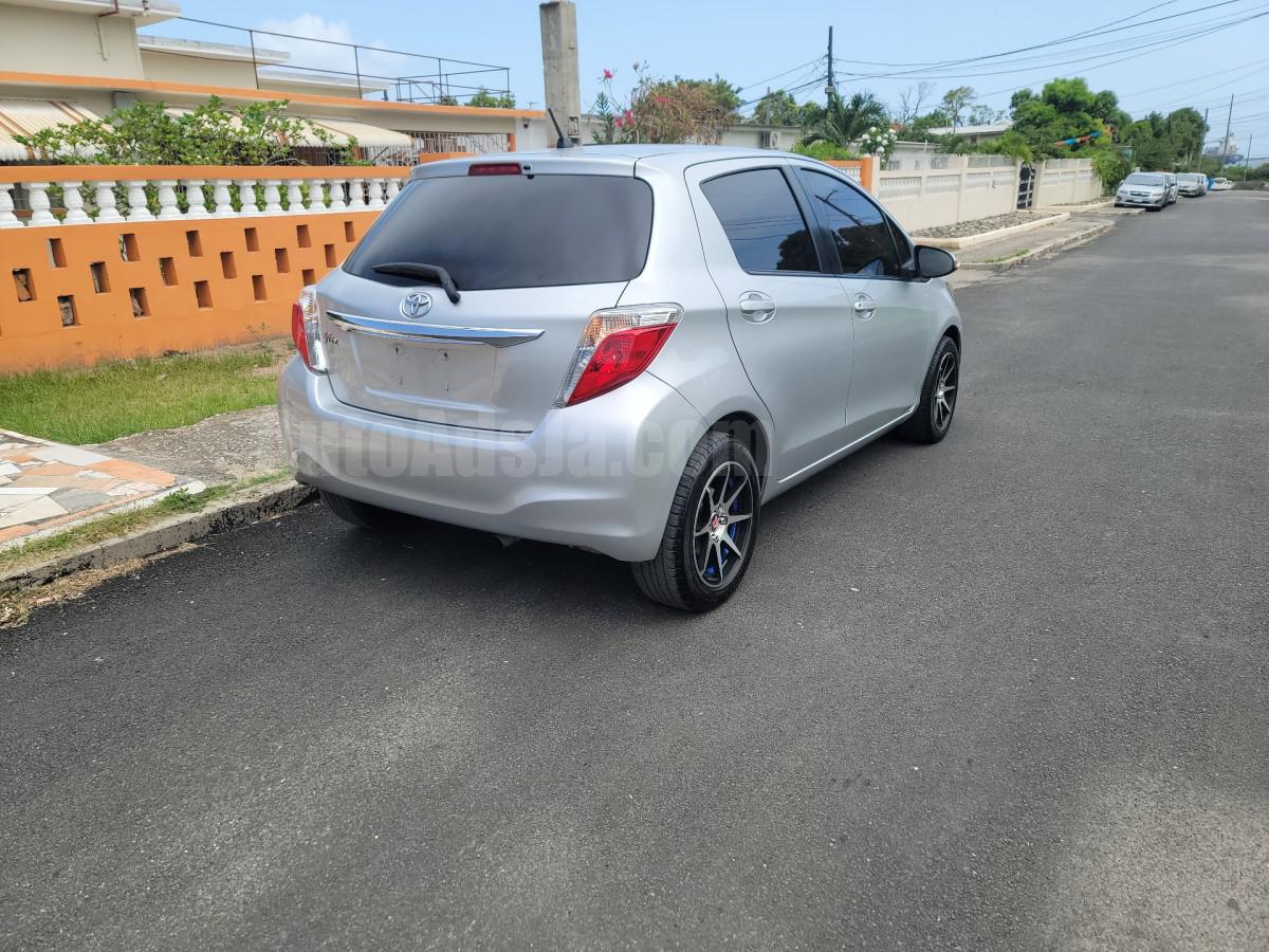 2015 TOYOTA VITZ