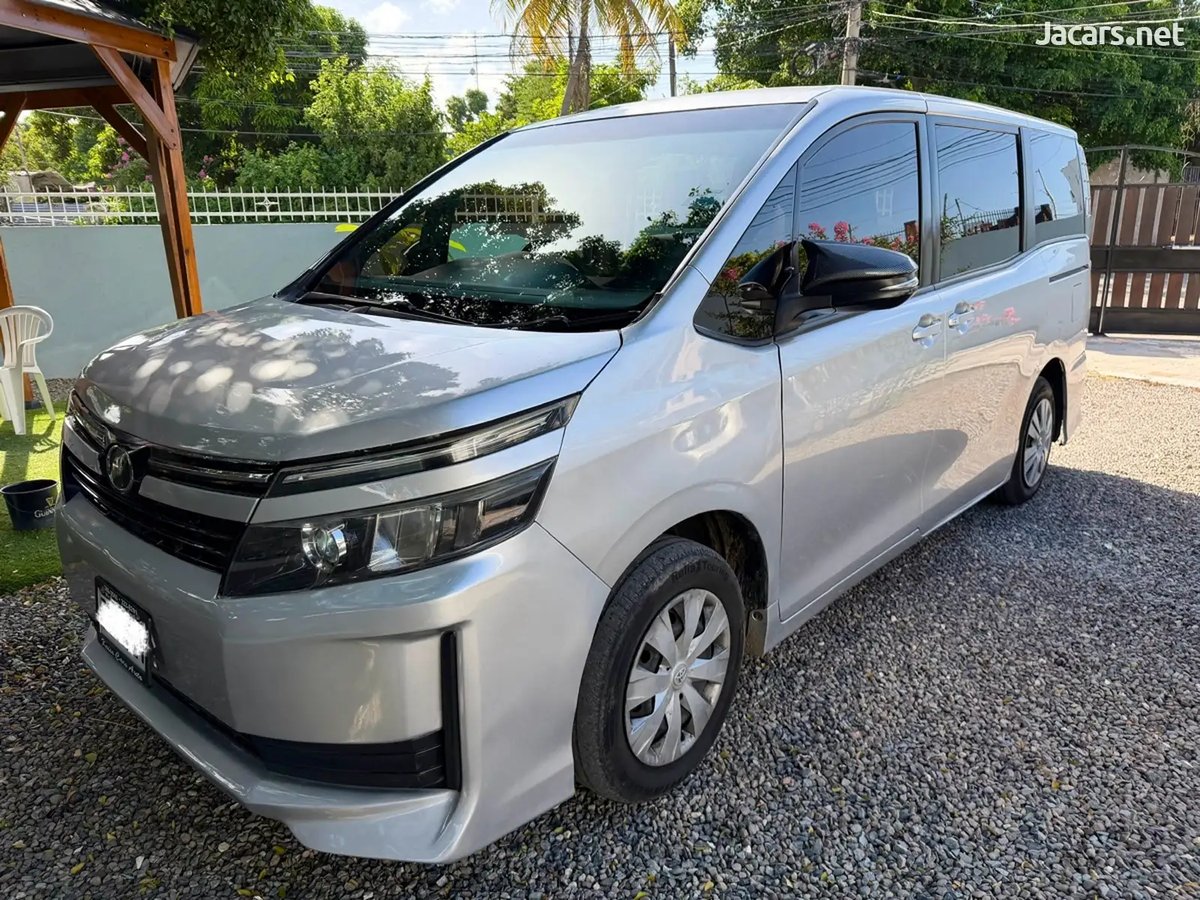 2015 TOYOTA Voxy