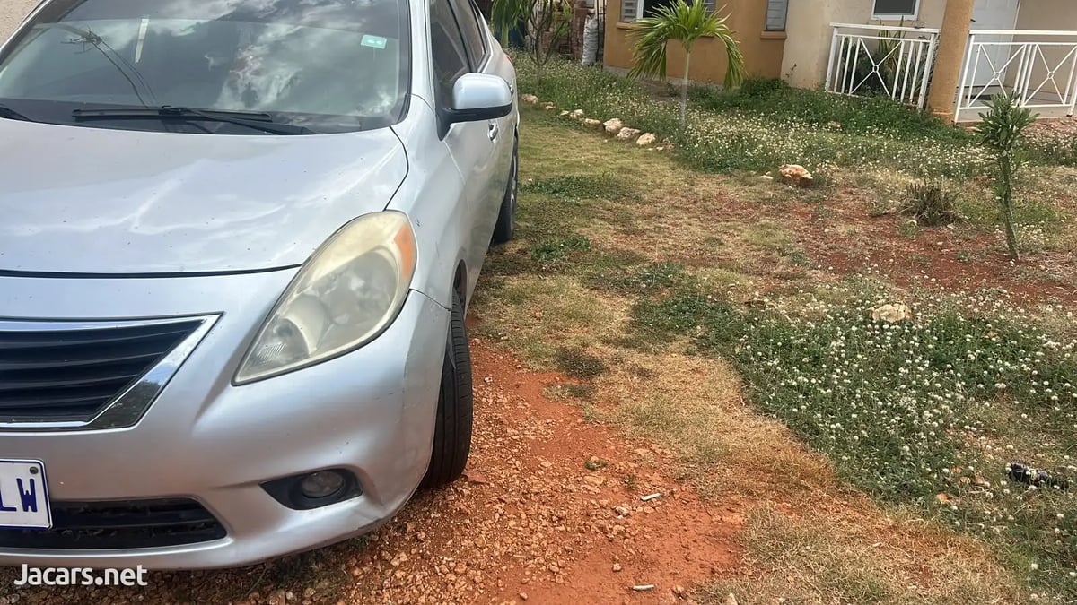 2013 NISSAN Latio