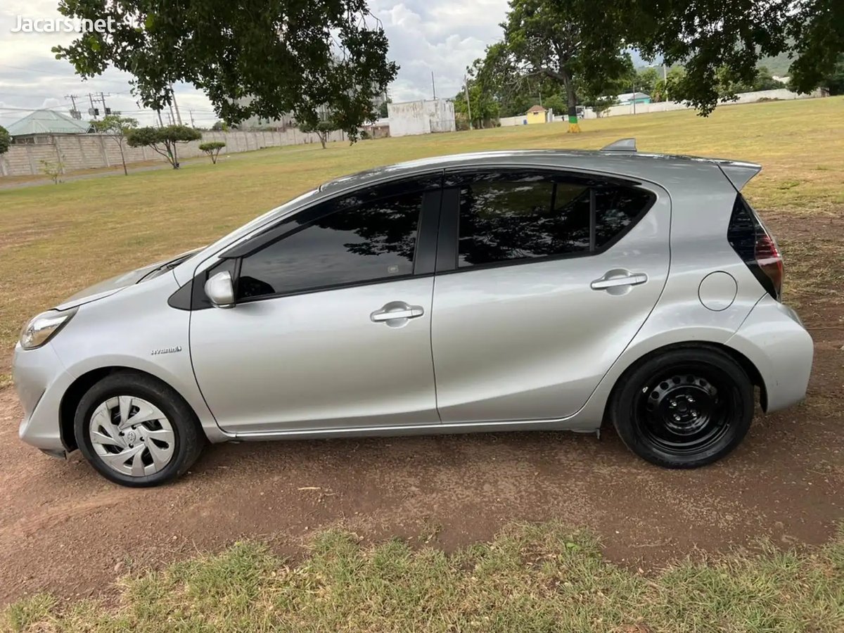 2020 TOYOTA Aqua