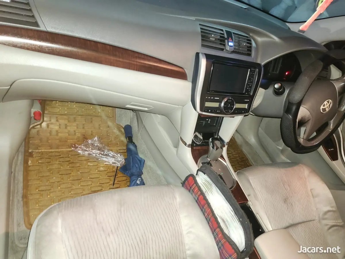 2011 TOYOTA Premio