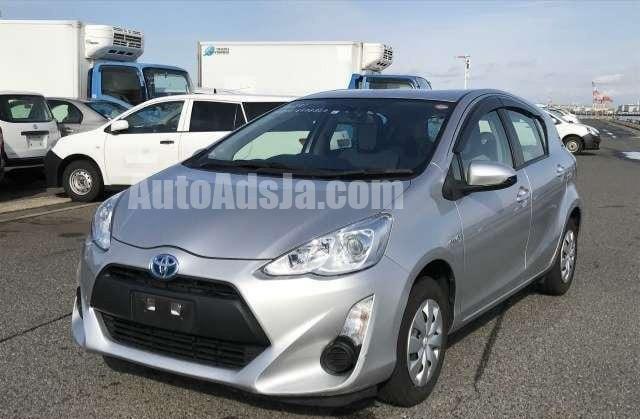 2017 TOYOTA AQUA