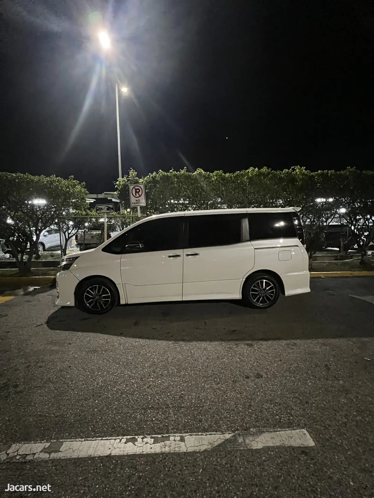 2017 TOYOTA Voxy