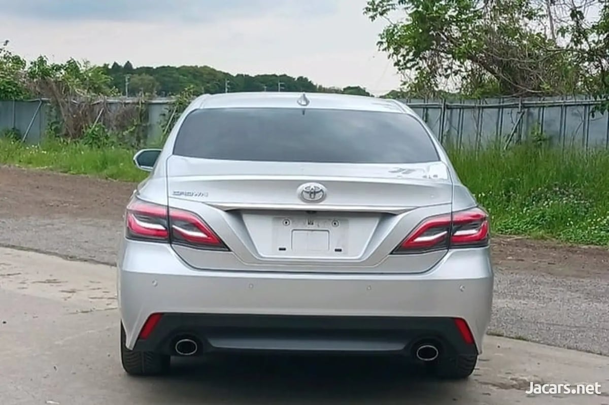 2018 TOYOTA Crown
