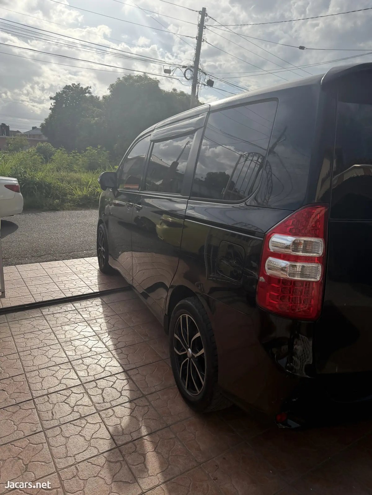 2013 TOYOTA Noah