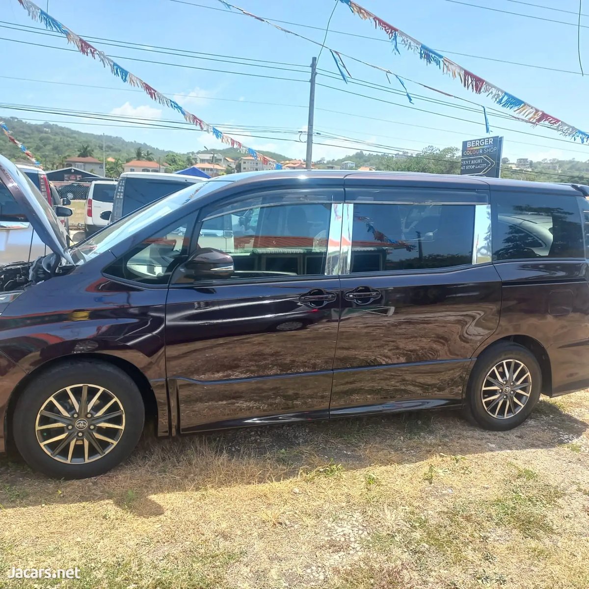 2014 TOYOTA Voxy