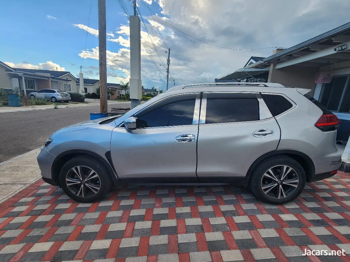 2020 NISSAN X-Trail
