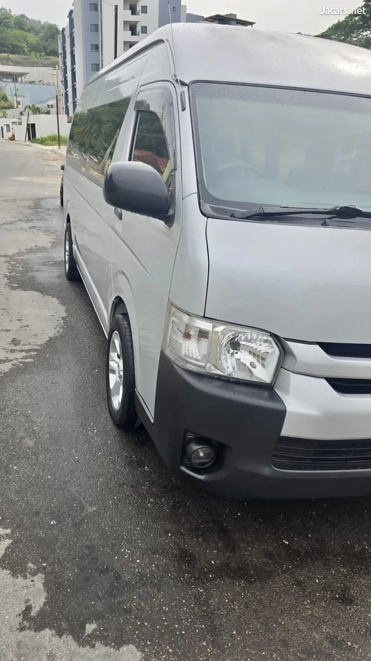 2017 TOYOTA Hiace