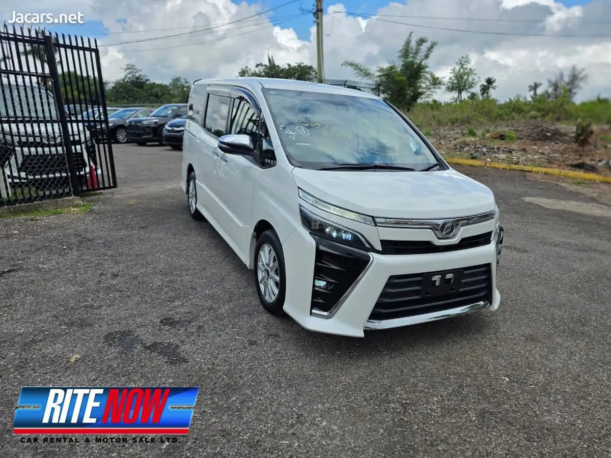 2018 TOYOTA Voxy