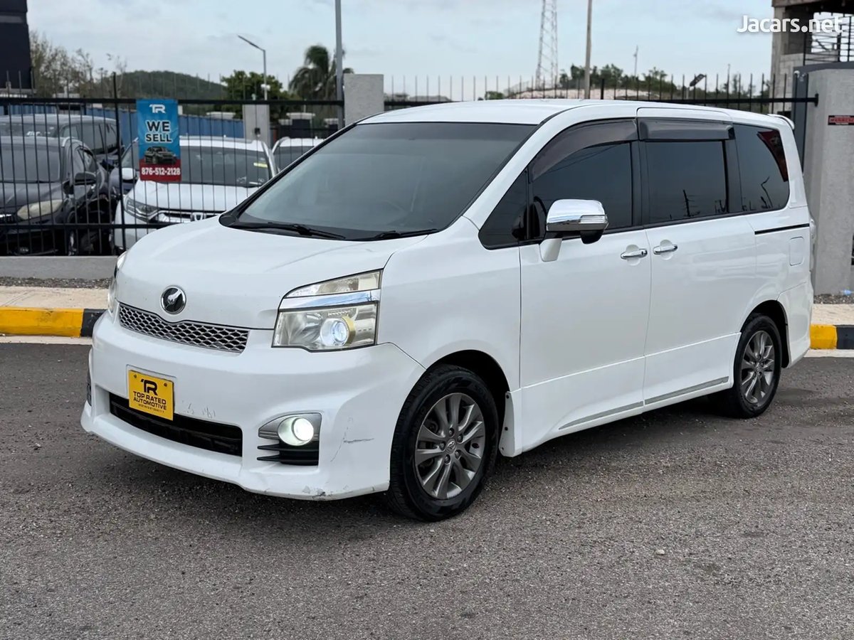 2014 TOYOTA Voxy