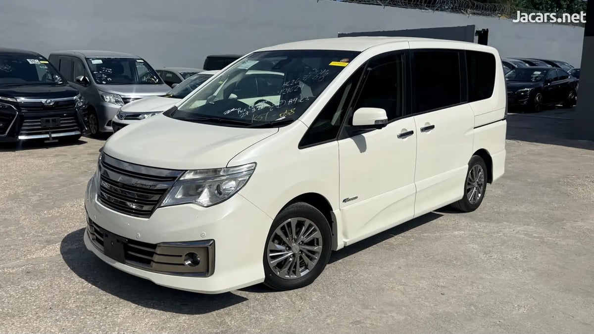2016 NISSAN Serena