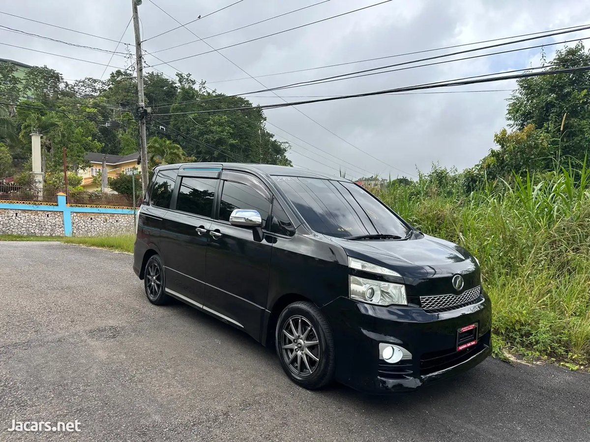 2013 TOYOTA Voxy