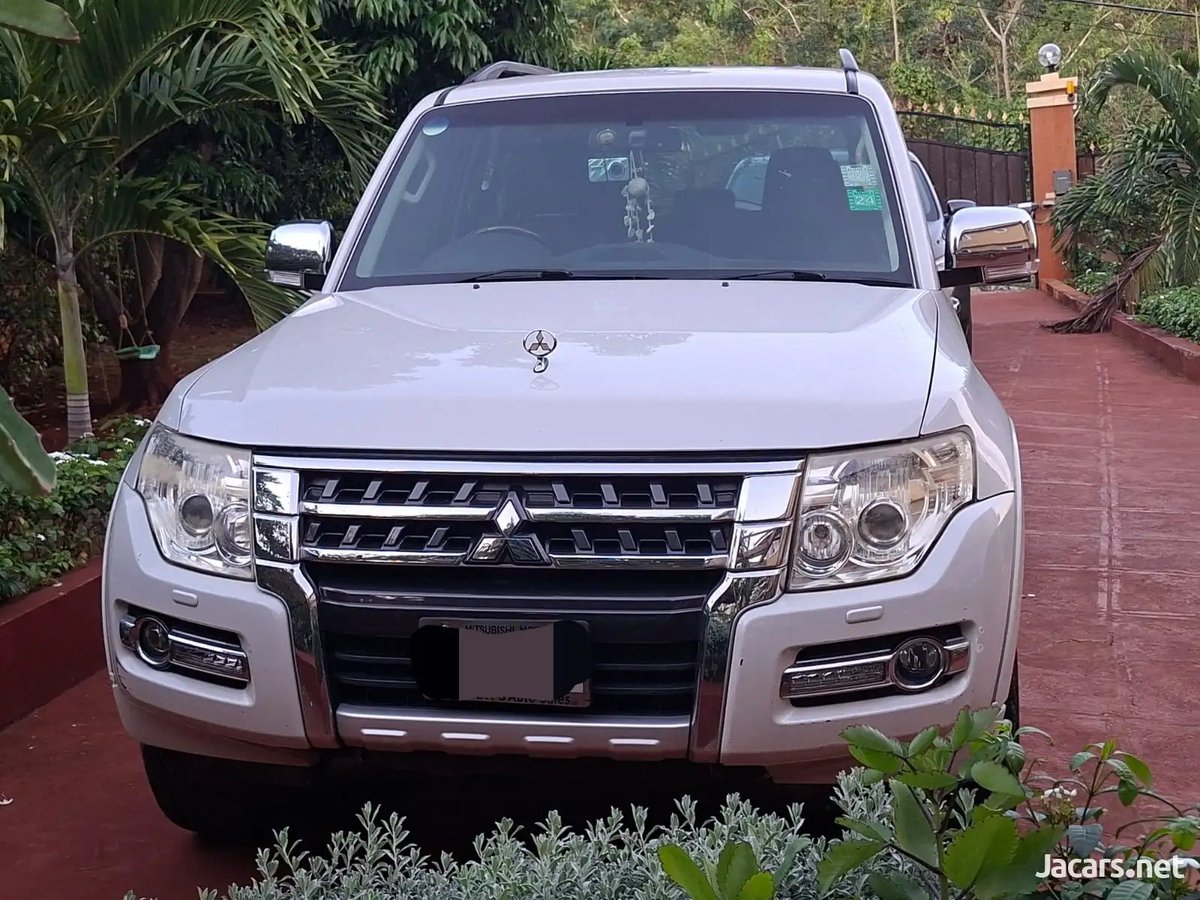 2017 MITSUBISHI Pajero