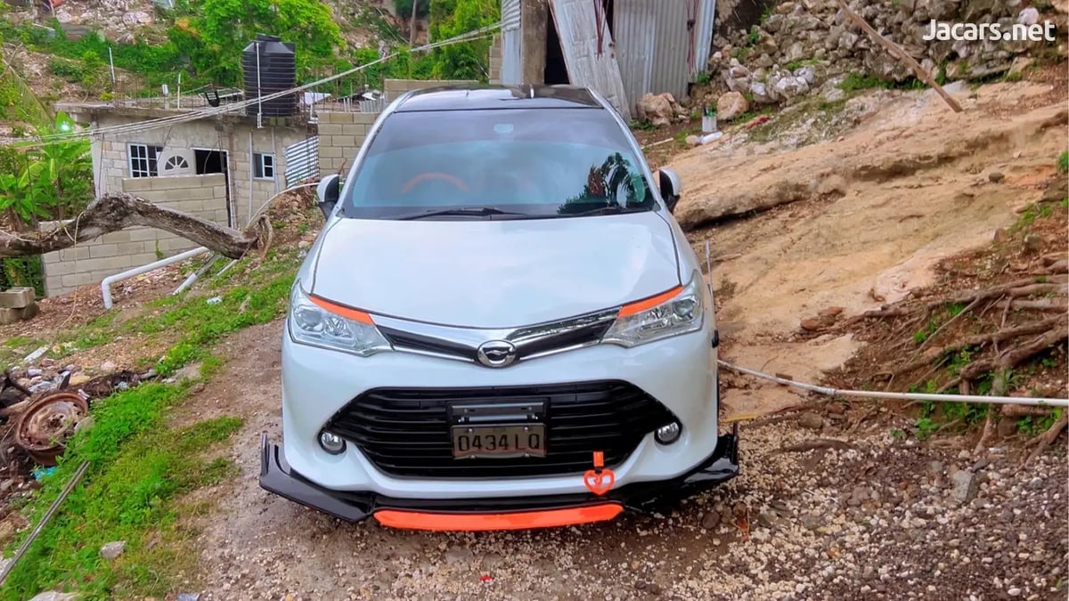 2017 TOYOTA Axio