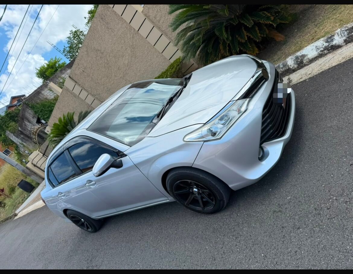 2017 TOYOTA Axio