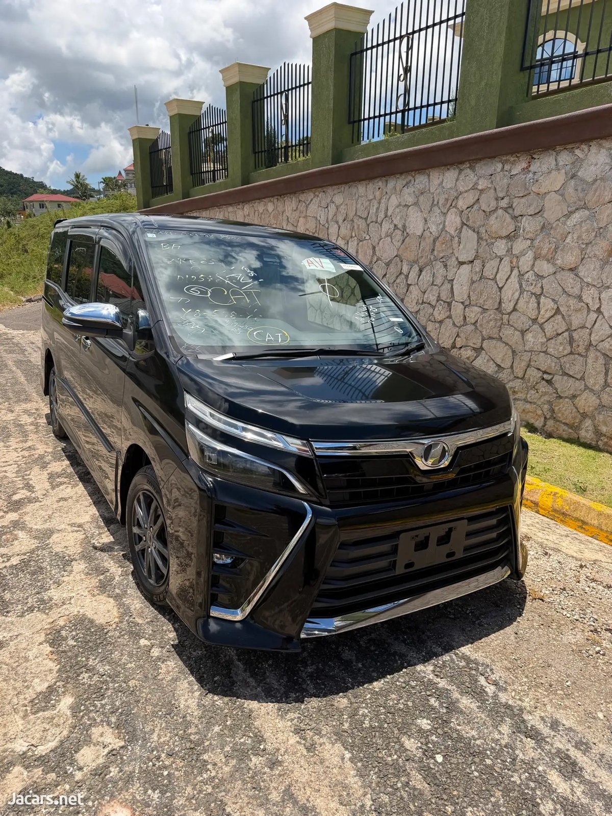 2018 TOYOTA Voxy