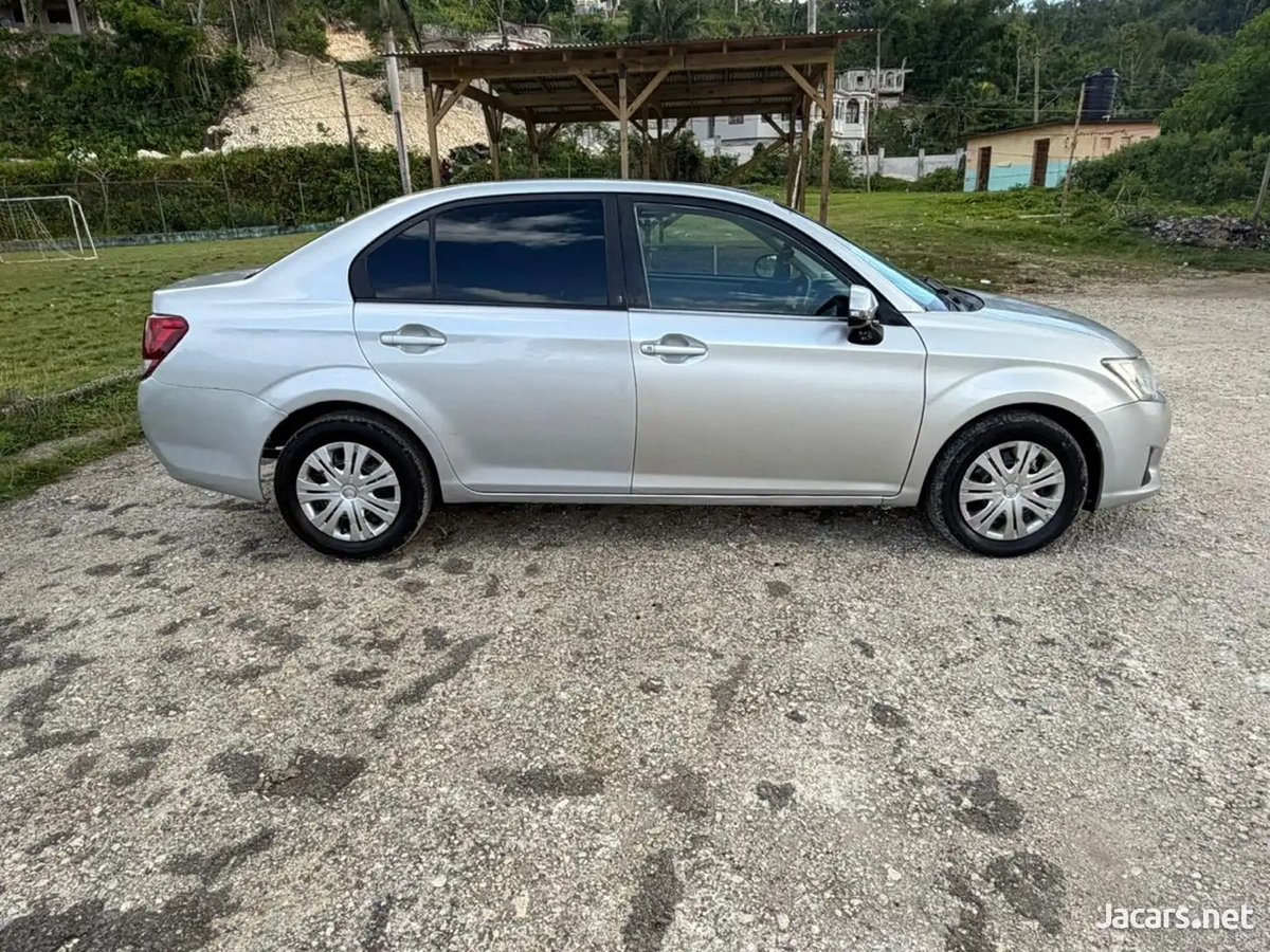 2014 TOYOTA Axio