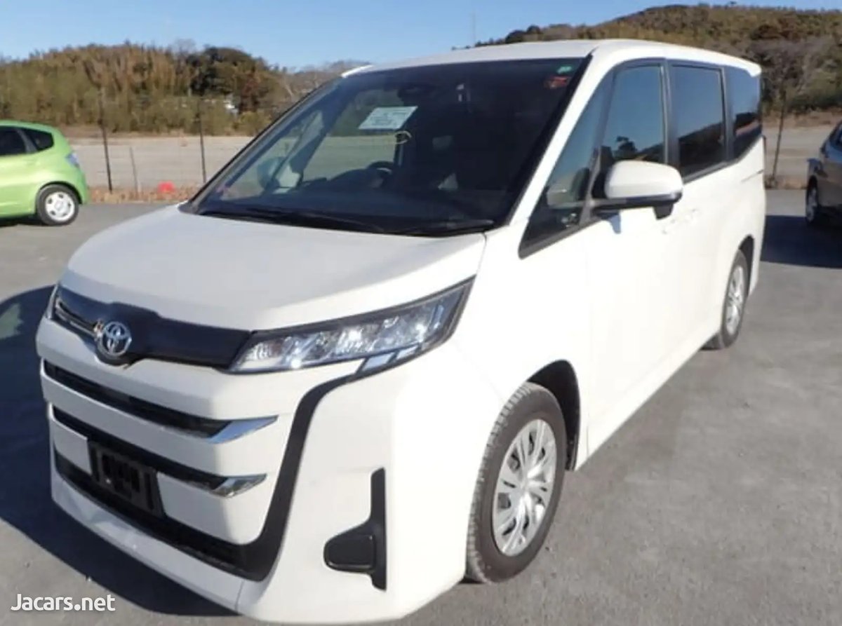 2022 TOYOTA Voxy