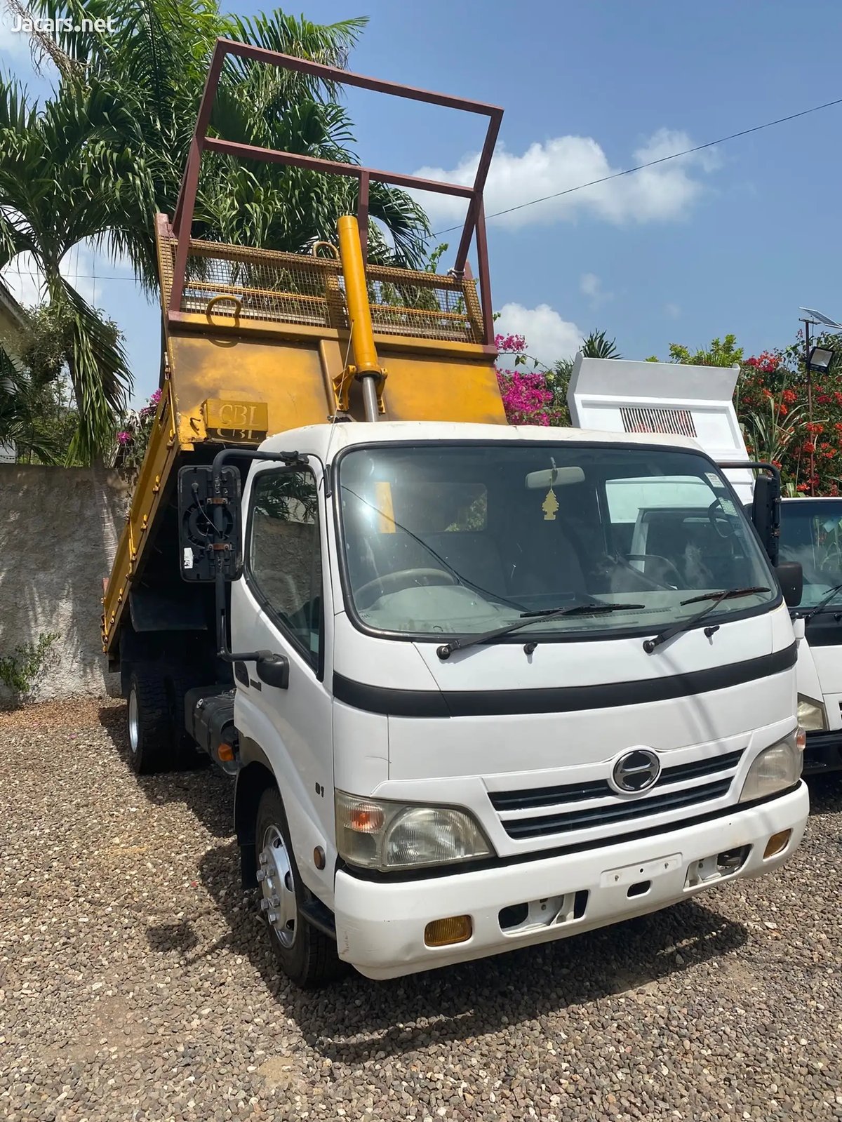 2008 HINO 300